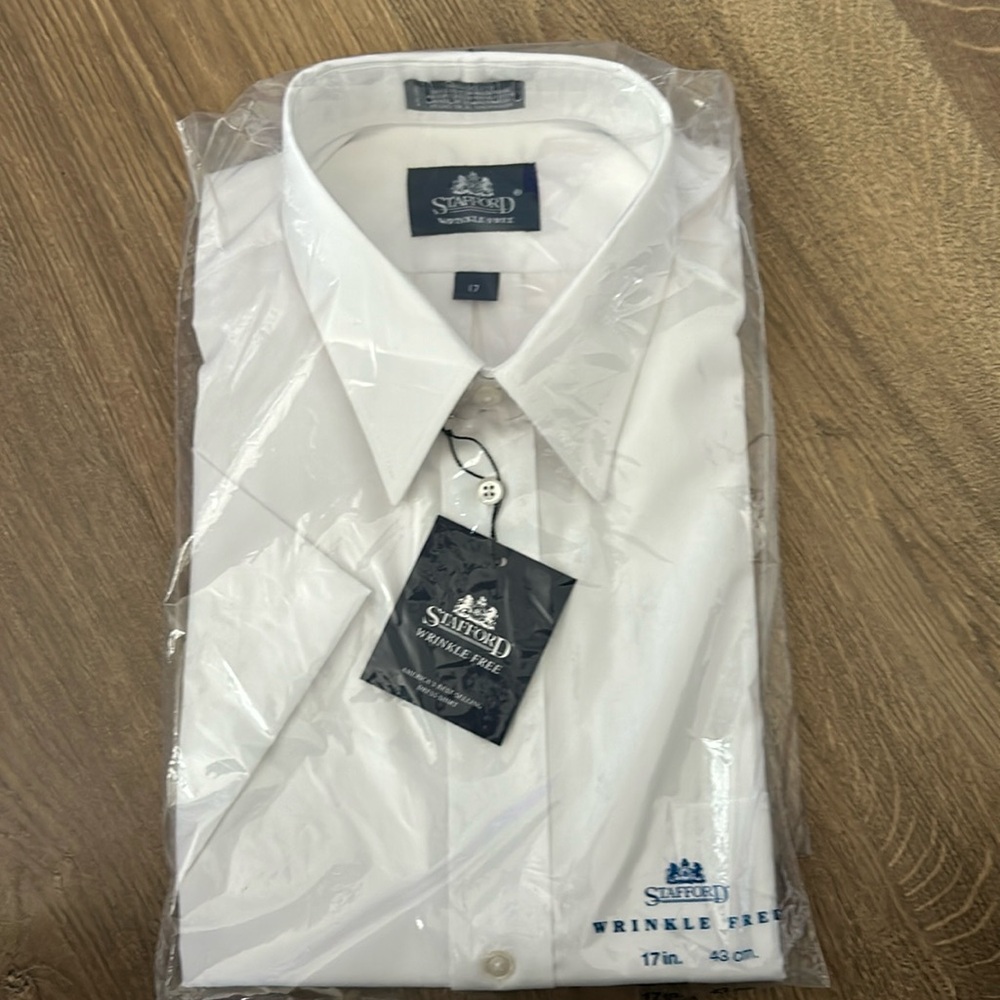 Short sleeve dress shirt